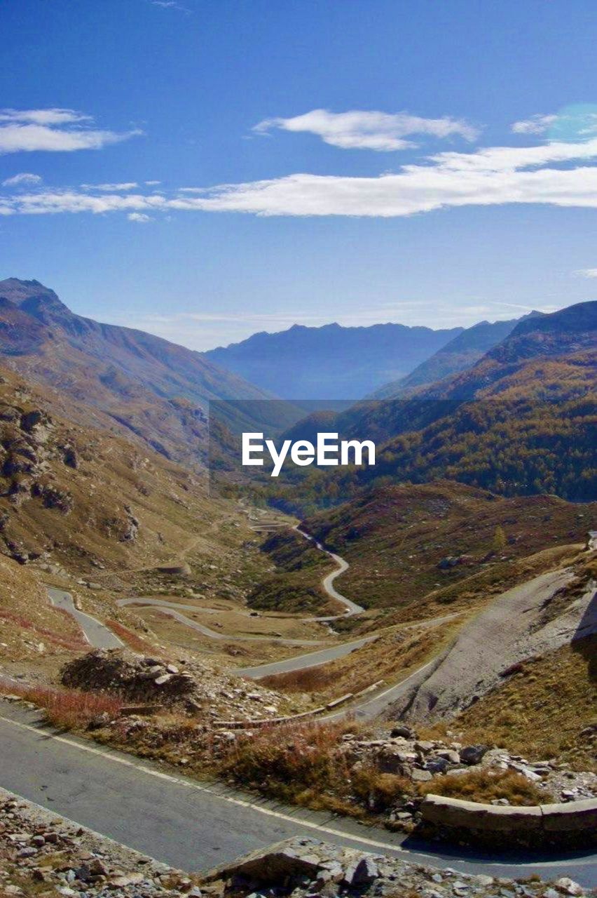 AERIAL VIEW OF MOUNTAIN LANDSCAPE