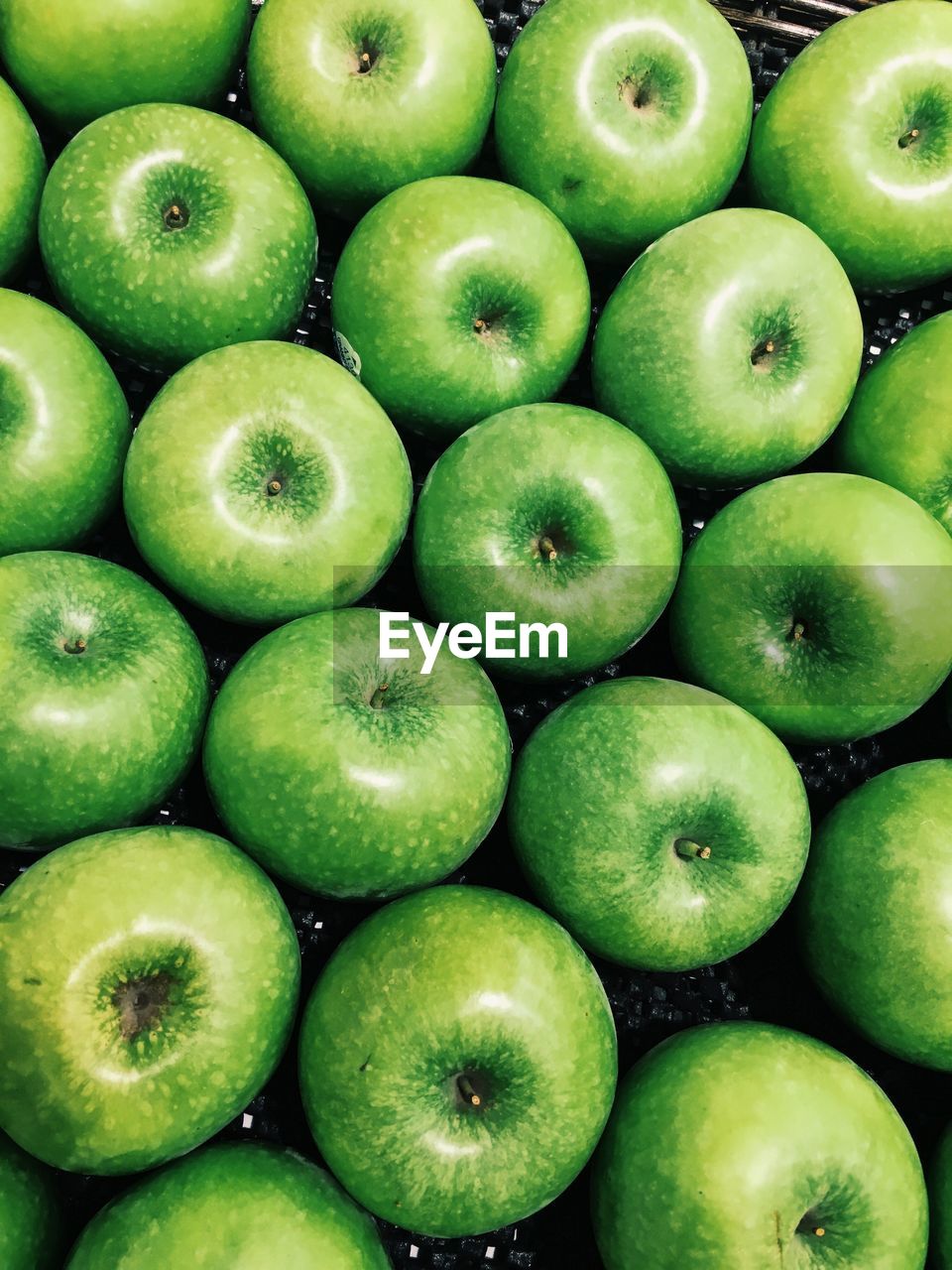 FULL FRAME SHOT OF FRUITS IN CONTAINER