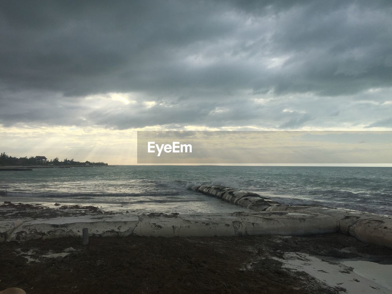 SCENIC VIEW OF SEA AGAINST SKY AT SUNSET