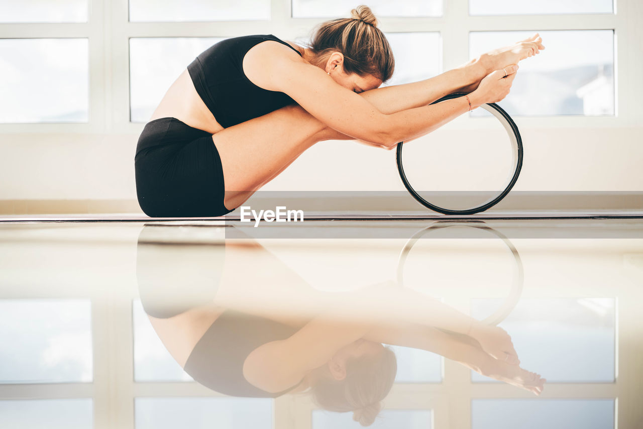 portrait of young woman exercising in gym