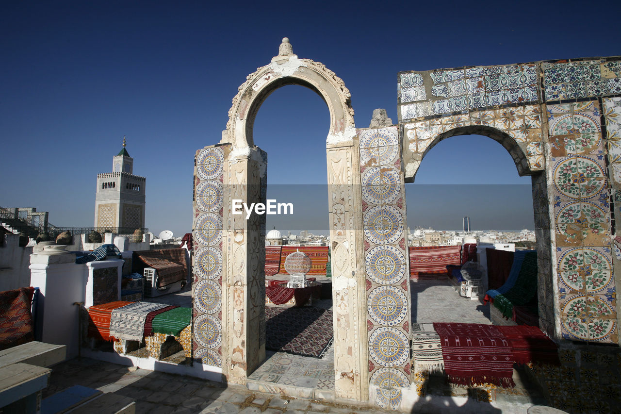 BUILDINGS AGAINST CLEAR BLUE SKY IN CITY