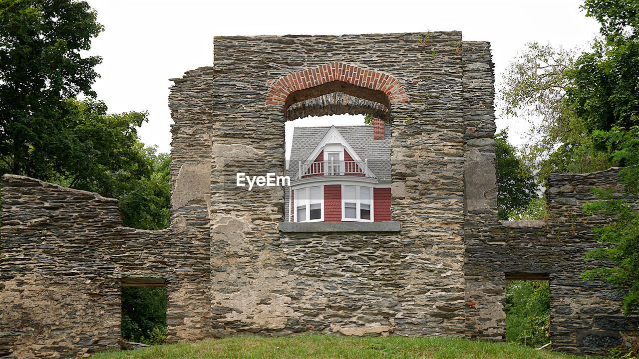 LOW ANGLE VIEW OF A BUILDING