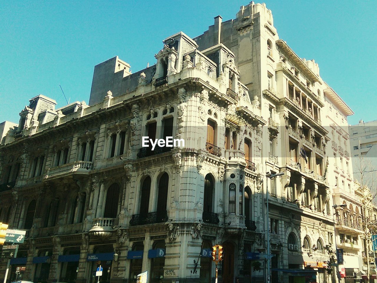 LOW ANGLE VIEW OF BUILDINGS AGAINST BLUE SKY