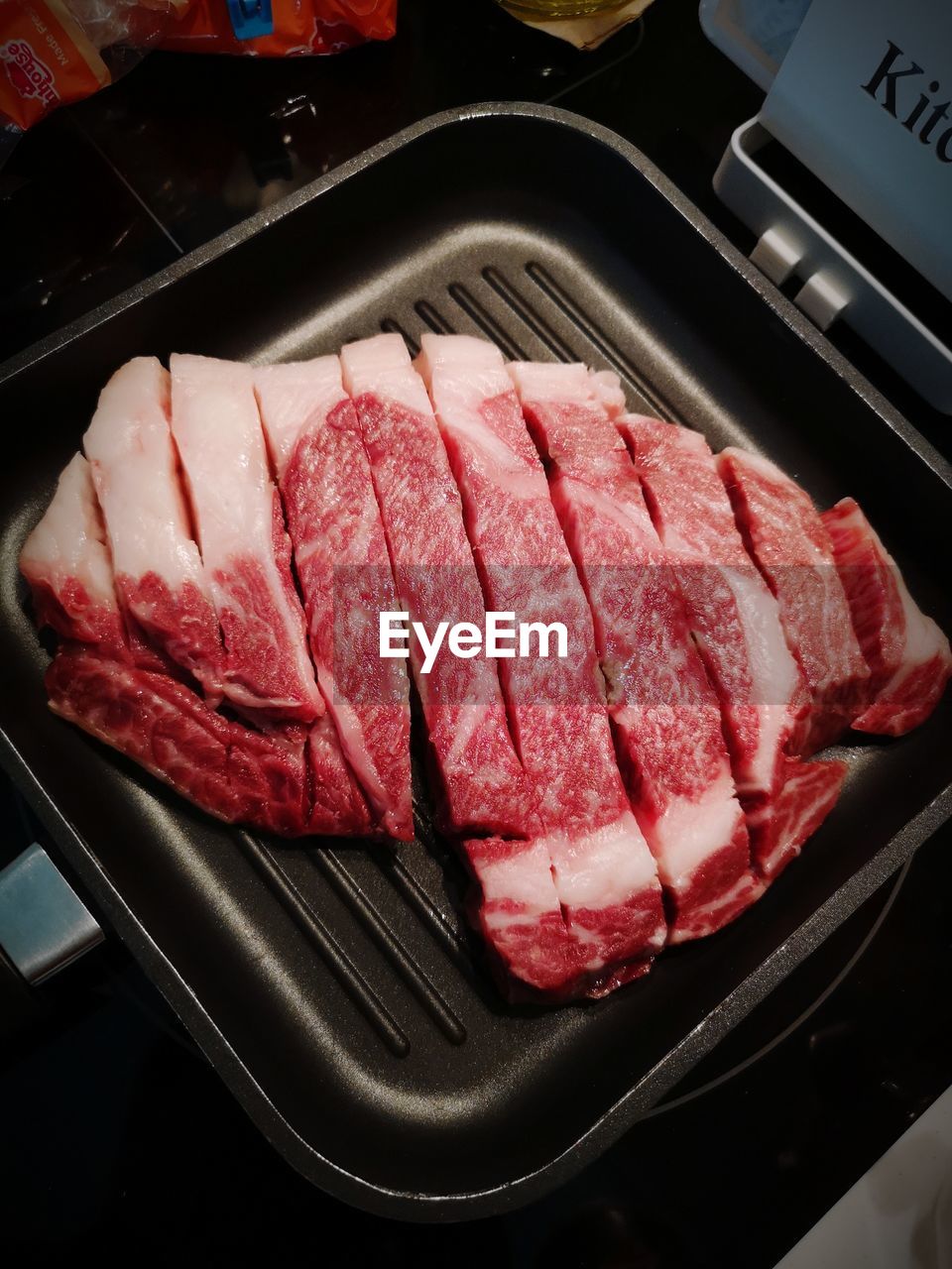 HIGH ANGLE VIEW OF MEAT IN COOKING