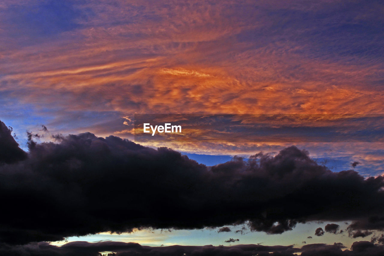 LOW ANGLE VIEW OF DRAMATIC SKY OVER SILHOUETTE MOUNTAINS