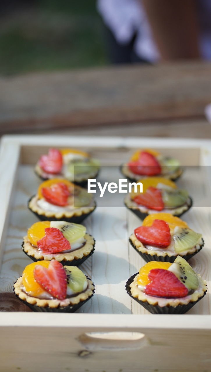 CLOSE-UP OF CAKE SERVED ON PLATE