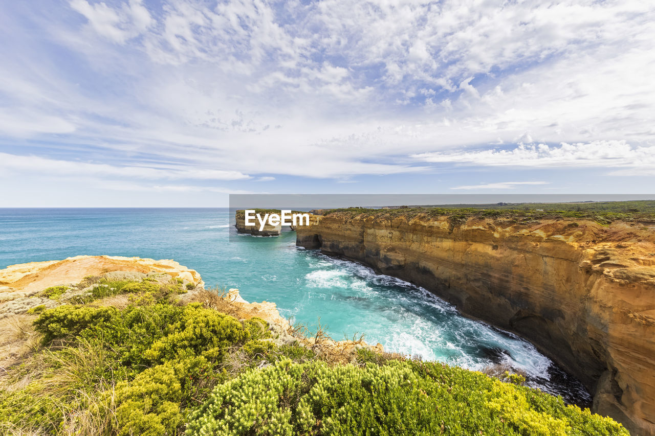 Australia, victoria, view of loch ard gorge with natural arch in background