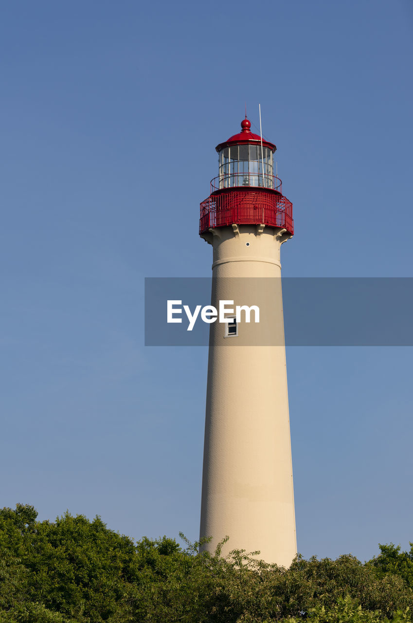 LOW ANGLE VIEW OF LIGHTHOUSE AGAINST CLEAR SKY