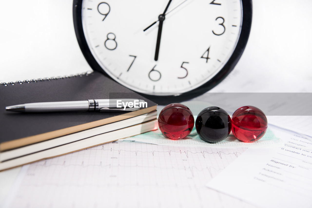 HIGH ANGLE VIEW OF CLOCK ON TABLE AT HOME