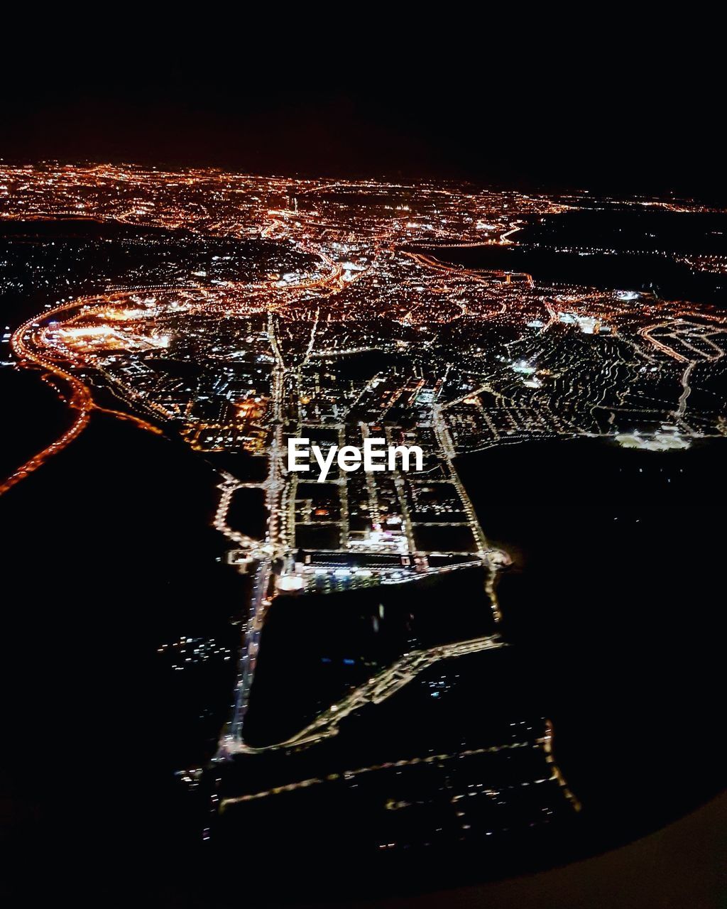 AERIAL VIEW OF ILLUMINATED CITYSCAPE AT NIGHT