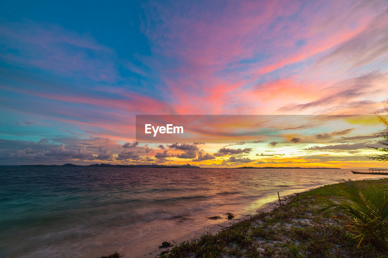 SCENIC VIEW OF SEA AGAINST ORANGE SKY