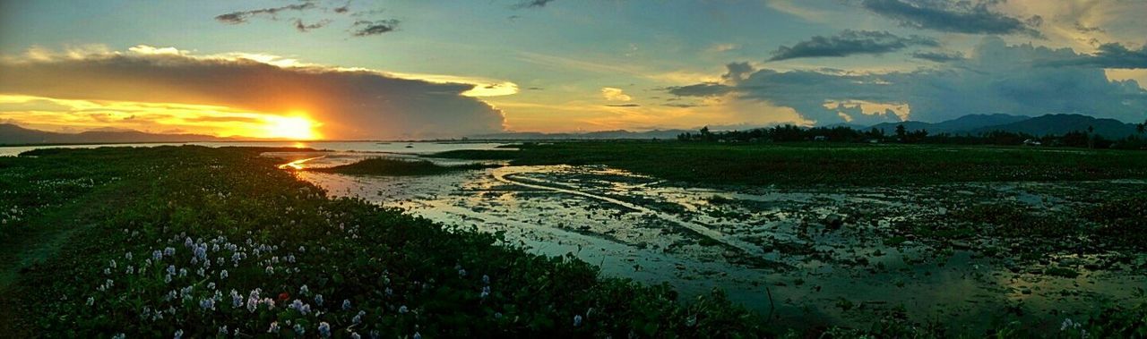 SCENIC VIEW OF SUNSET OVER SEA