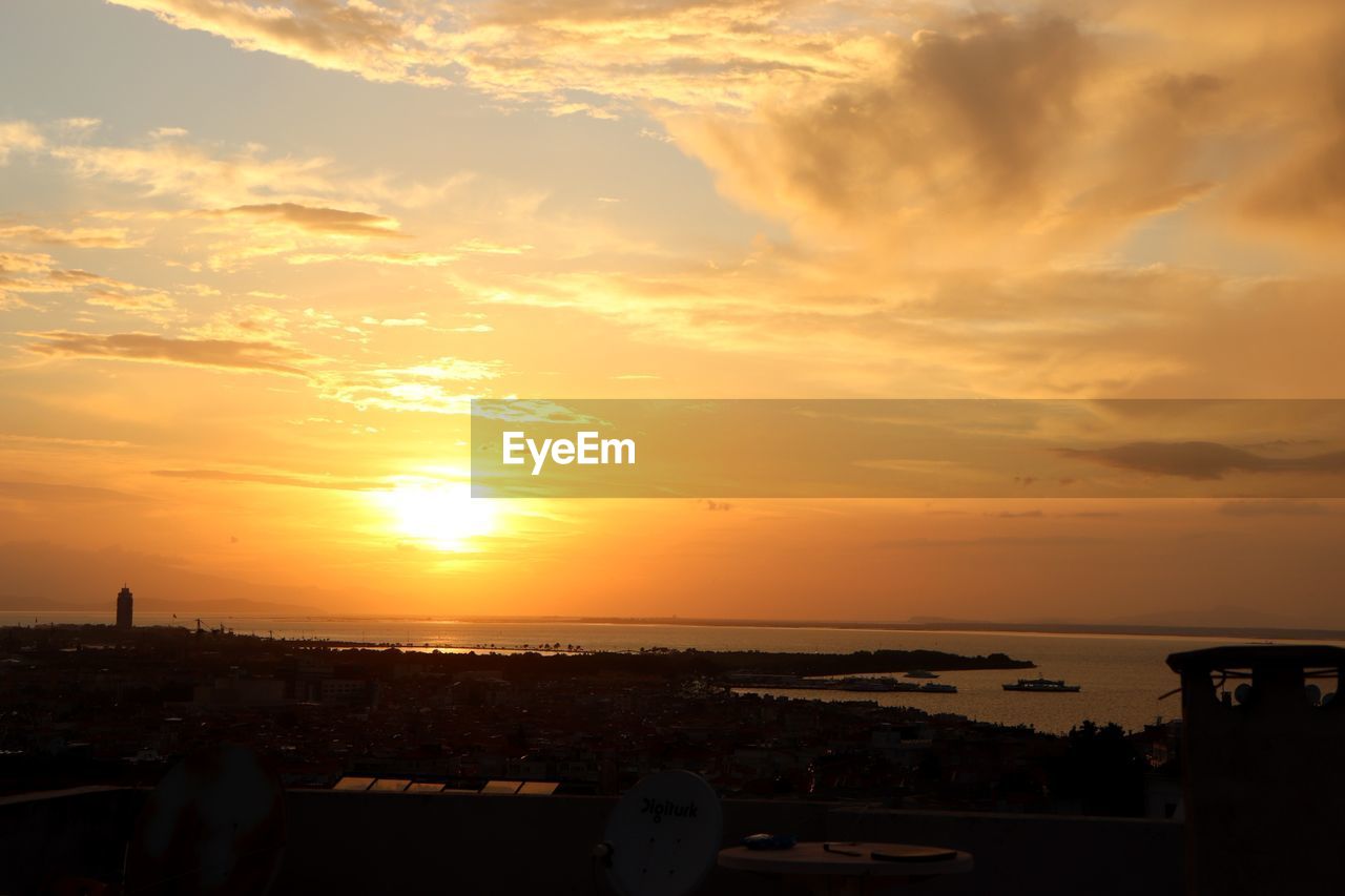 SCENIC VIEW OF SEA AGAINST ORANGE SKY