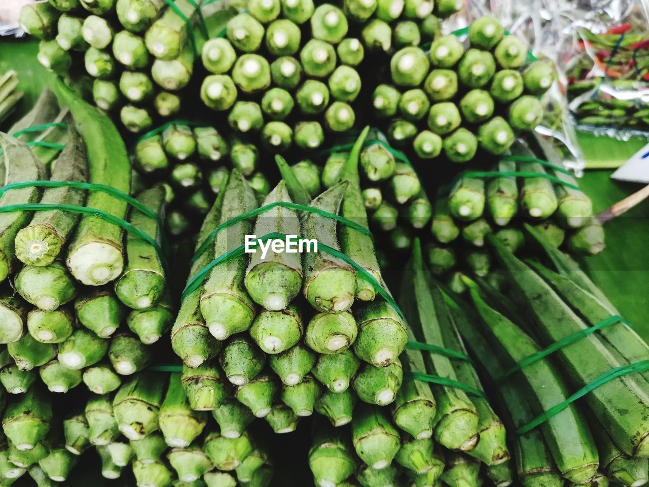 FULL FRAME SHOT OF GREEN FRUITS