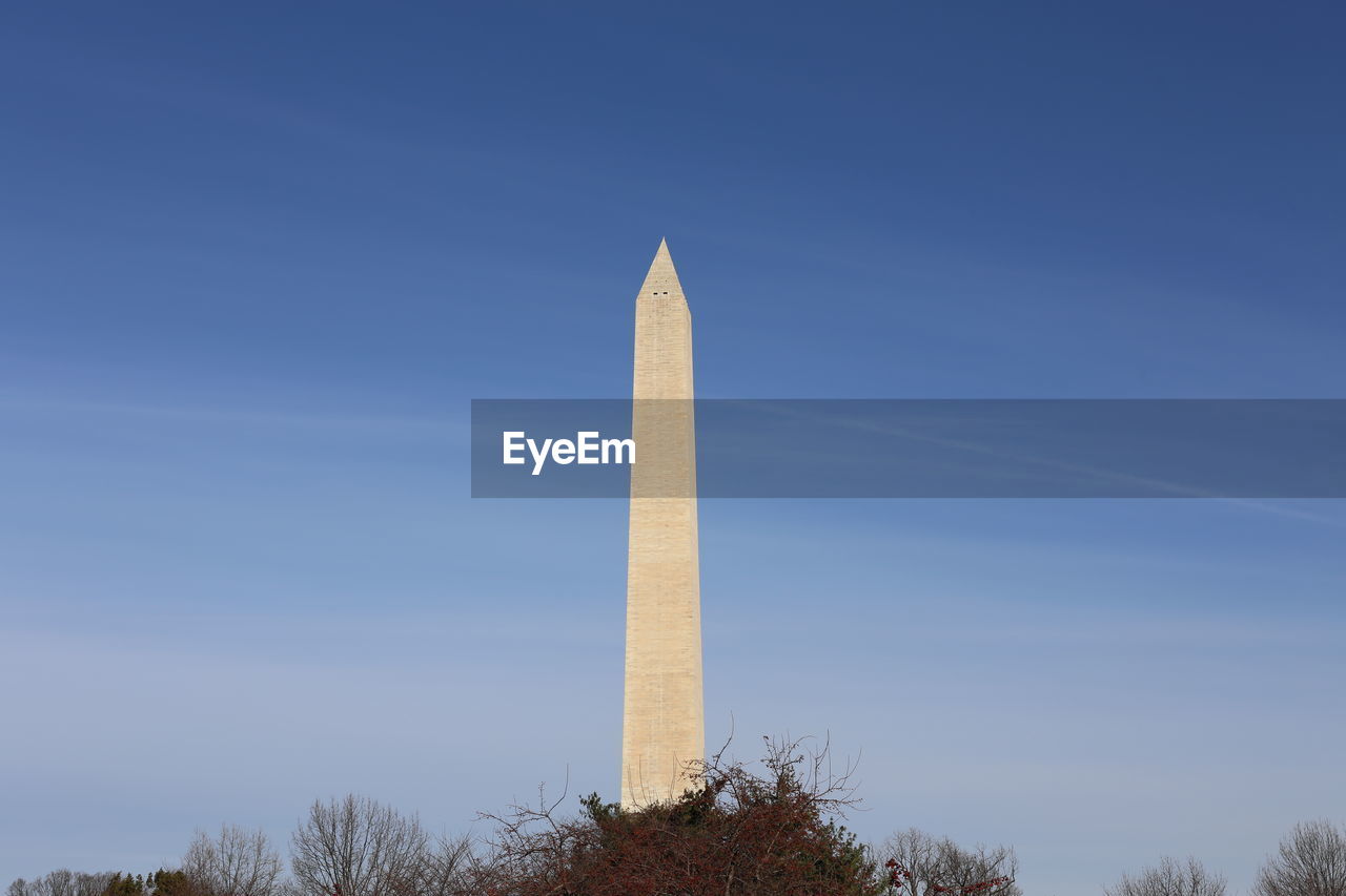 LOW ANGLE VIEW OF MONUMENT AGAINST CLEAR BLUE SKY