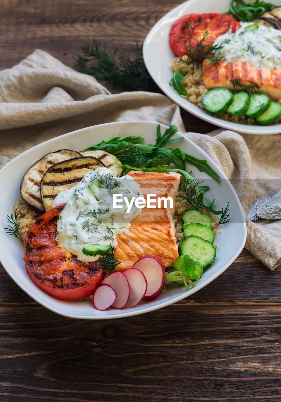 HIGH ANGLE VIEW OF FOOD SERVED IN PLATE