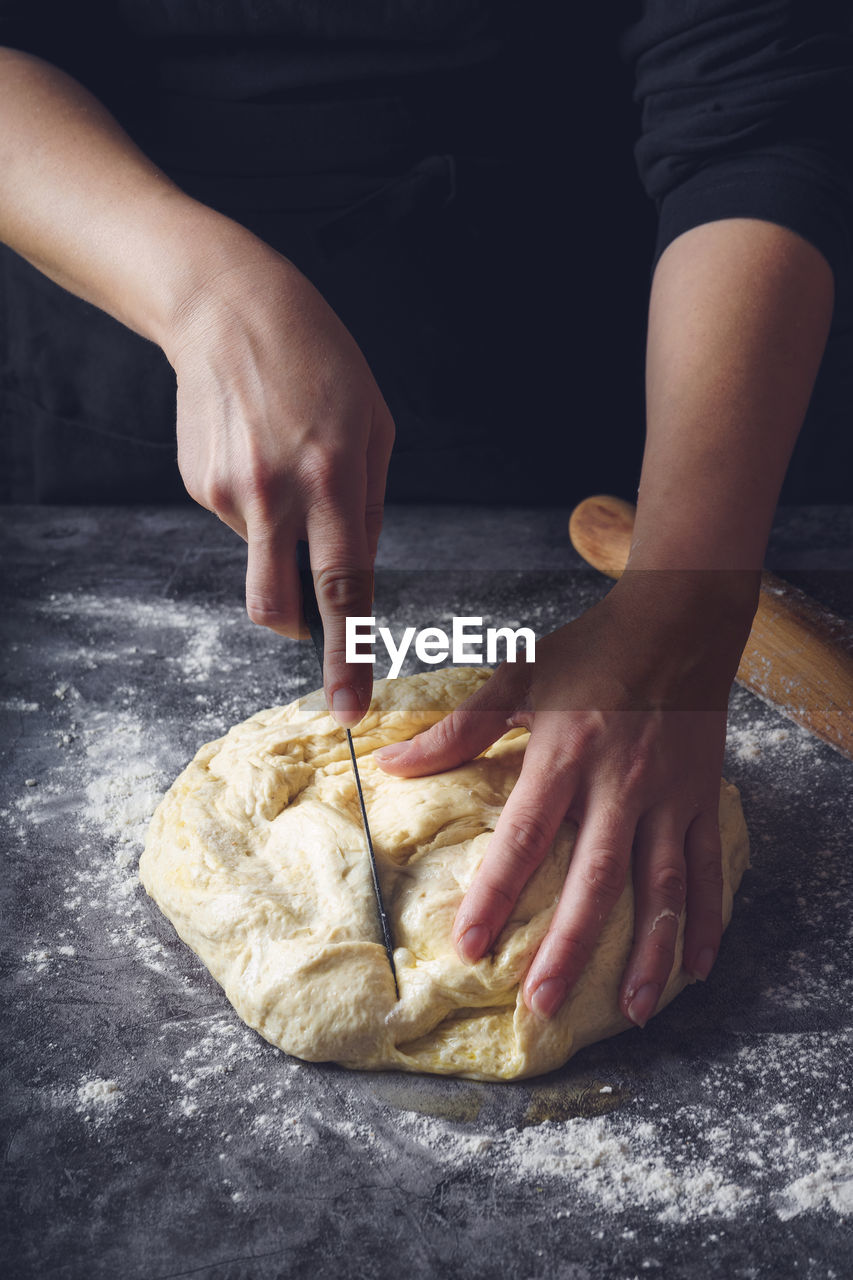 MIDSECTION OF MAN PREPARING FOOD