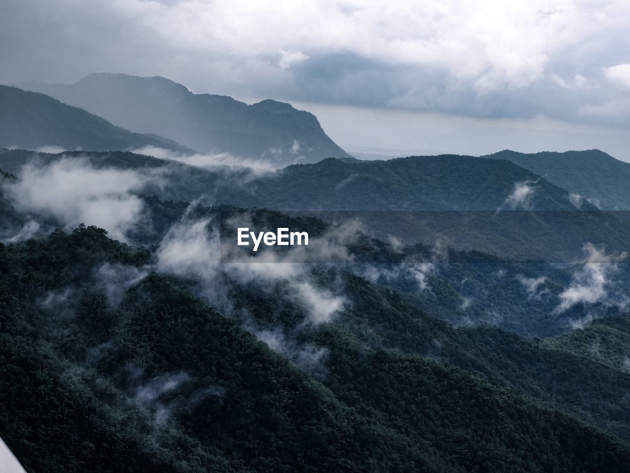 AERIAL VIEW OF MOUNTAINS AGAINST SKY