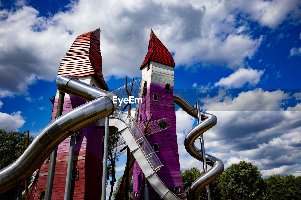 LOW ANGLE VIEW OF SCULPTURE AGAINST SKY AT PARK