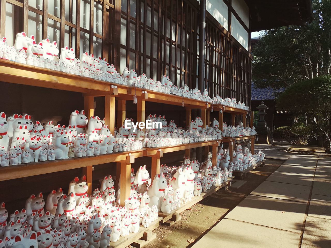 Many beckoning cats in gotokuji