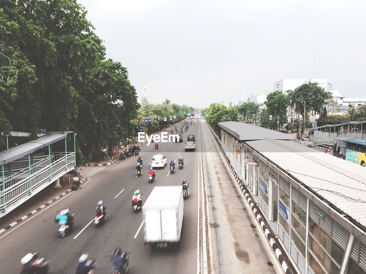 HIGH ANGLE VIEW OF CARS ON ROAD AGAINST SKY