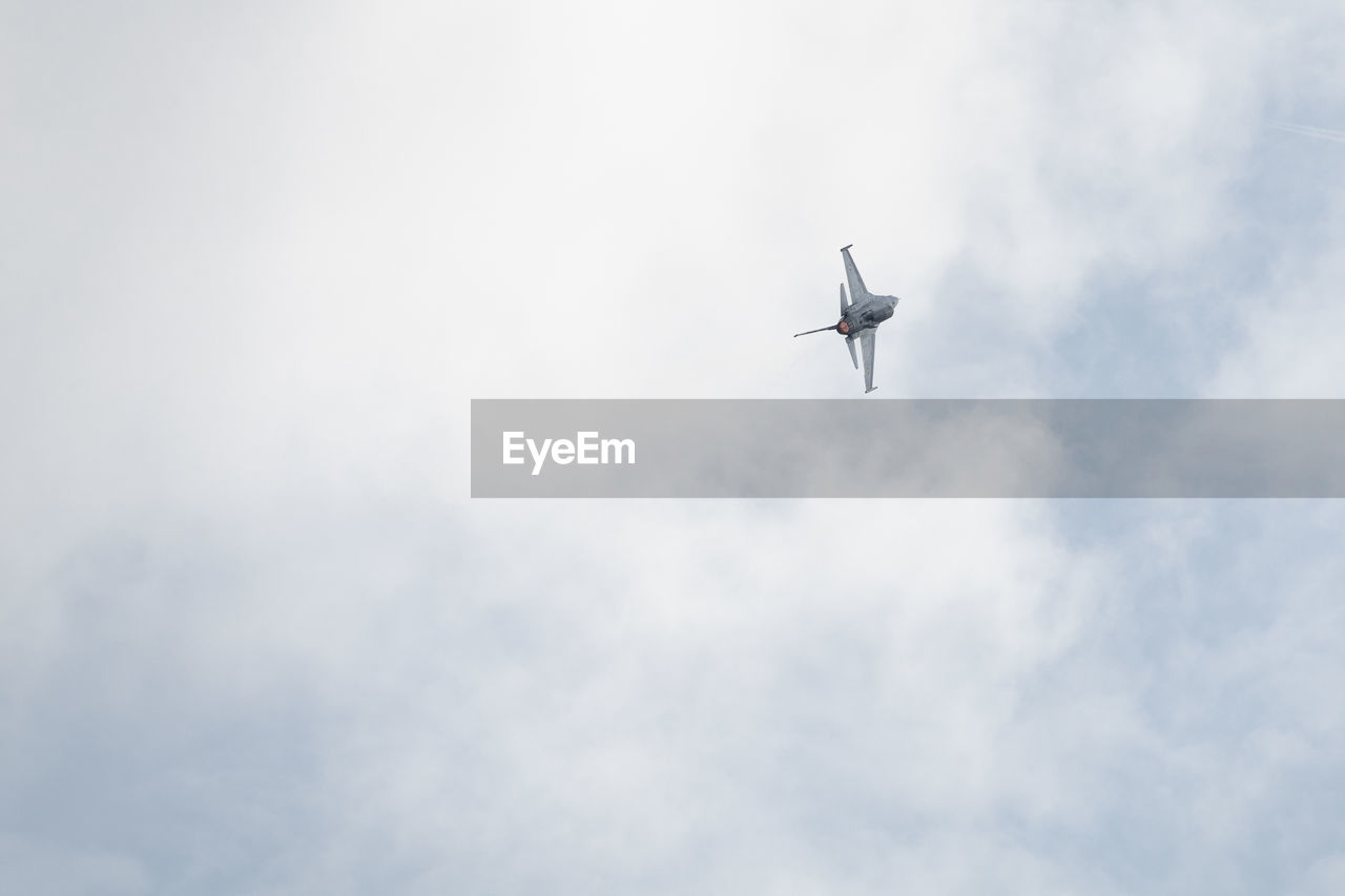 LOW ANGLE VIEW OF AIRPLANE AGAINST SKY