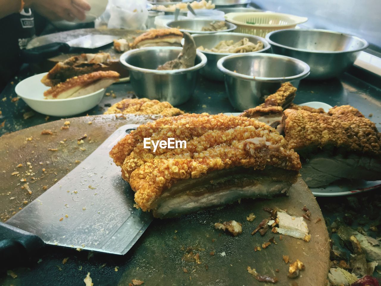 HIGH ANGLE VIEW OF FOOD IN PLATE