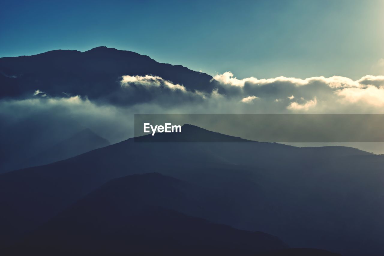 SILHOUETTE MOUNTAINS AGAINST SKY