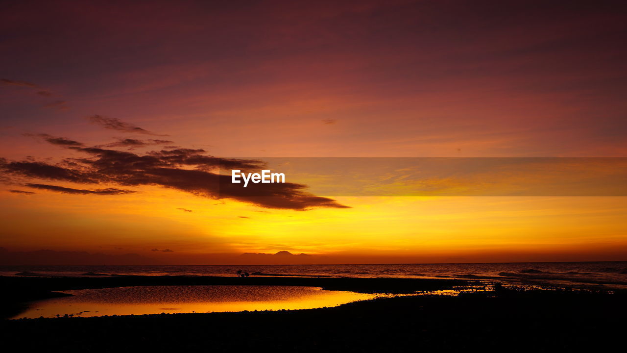 SCENIC VIEW OF SEA AGAINST ROMANTIC SKY