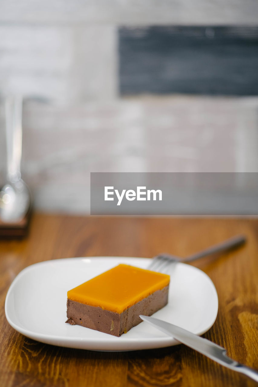 CLOSE-UP OF CAKE SLICE IN PLATE