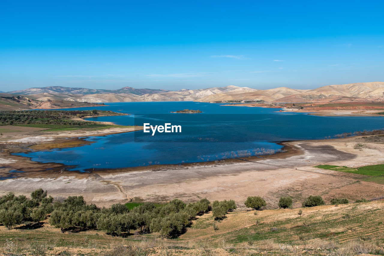 SCENIC VIEW OF LAKE AGAINST CLEAR BLUE SKY