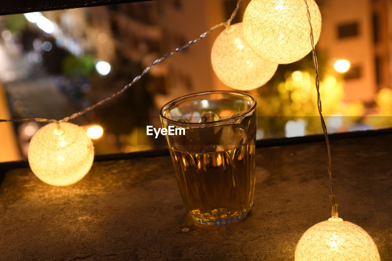 CLOSE-UP OF WINE GLASSES ON GLASS TABLE