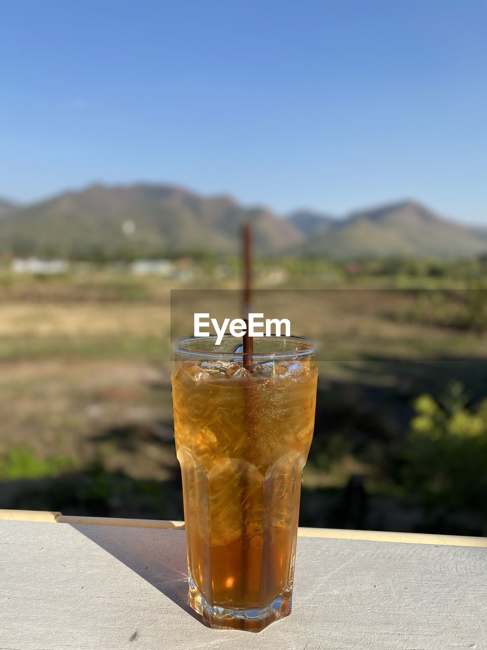 CLOSE-UP OF GLASS OF DRINK