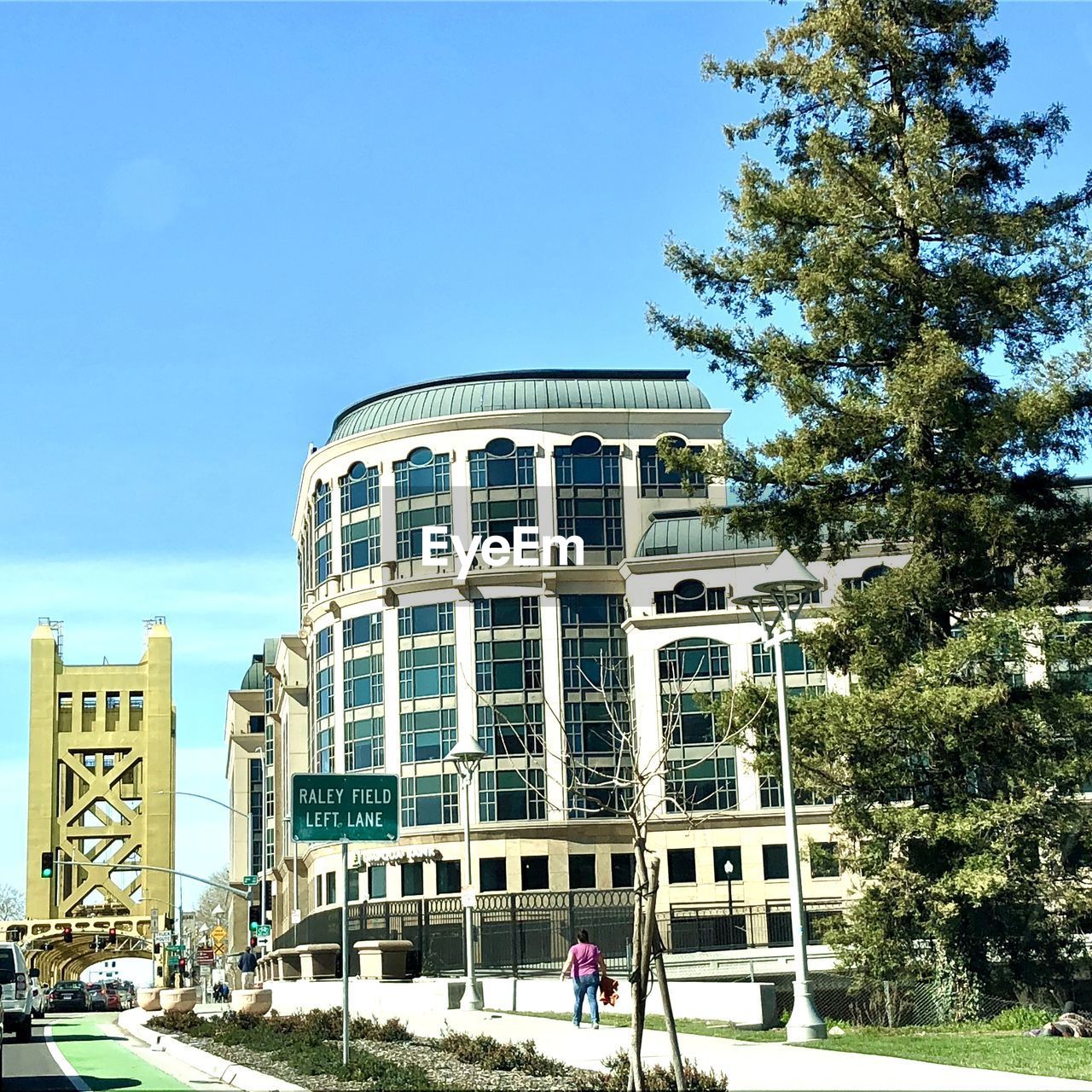 LOW ANGLE VIEW OF BUILDINGS AGAINST SKY