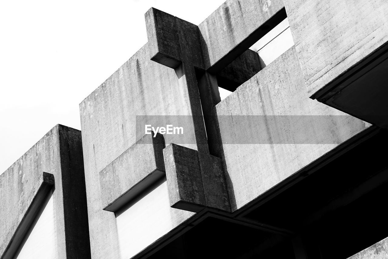 LOW ANGLE VIEW OF CROSS ON BUILDING AGAINST SKY