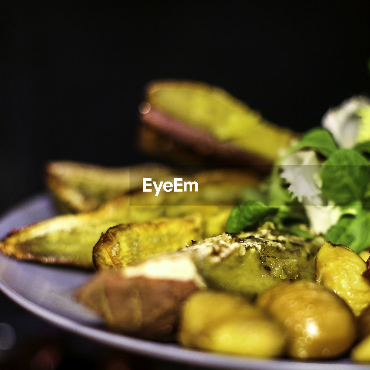 CLOSE-UP OF MEAT IN TRAY