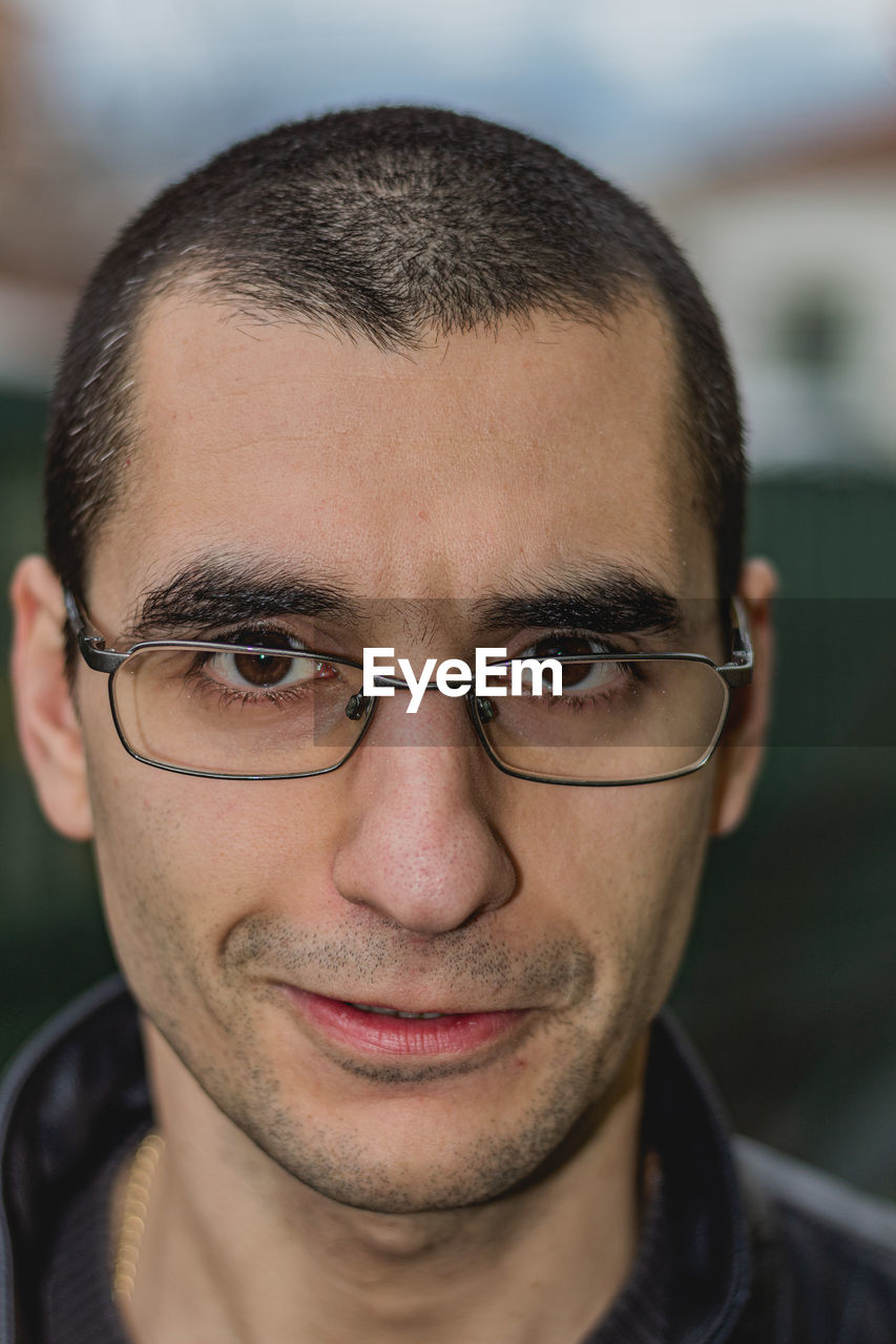 CLOSE-UP PORTRAIT OF HANDSOME YOUNG MAN