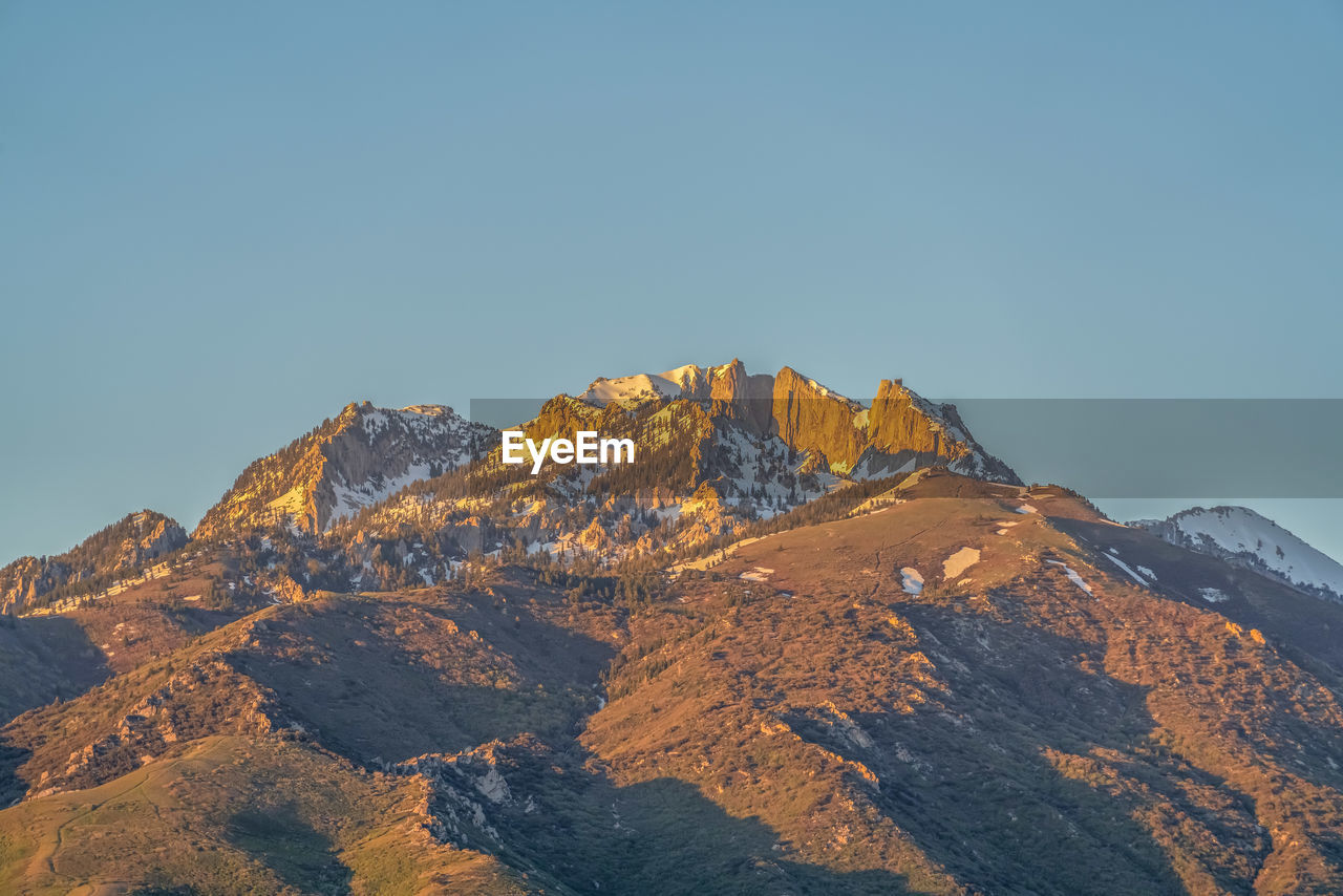 SCENIC VIEW OF MOUNTAIN RANGE AGAINST CLEAR SKY