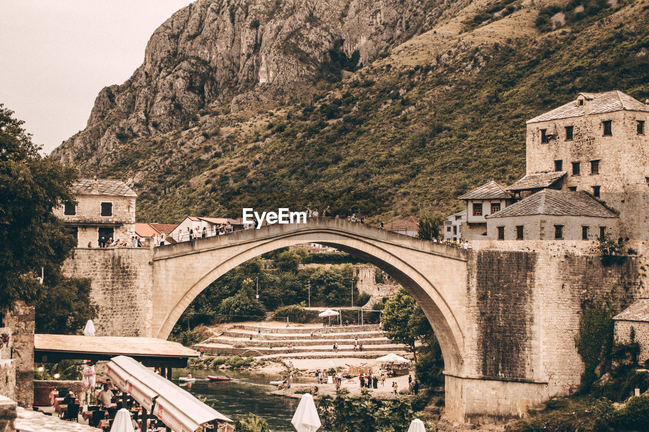 ARCH BRIDGE OVER BUILDINGS