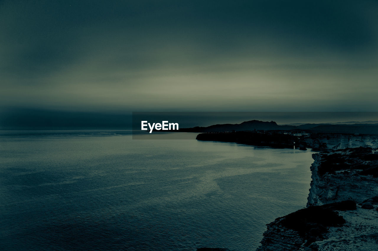 SCENIC VIEW OF SEA AGAINST SKY AT BEACH