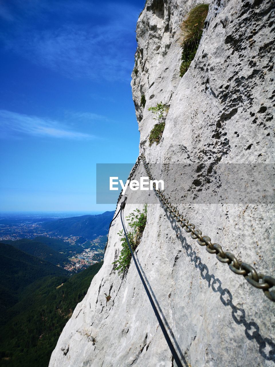 LOW ANGLE VIEW OF CLIFF AGAINST SKY