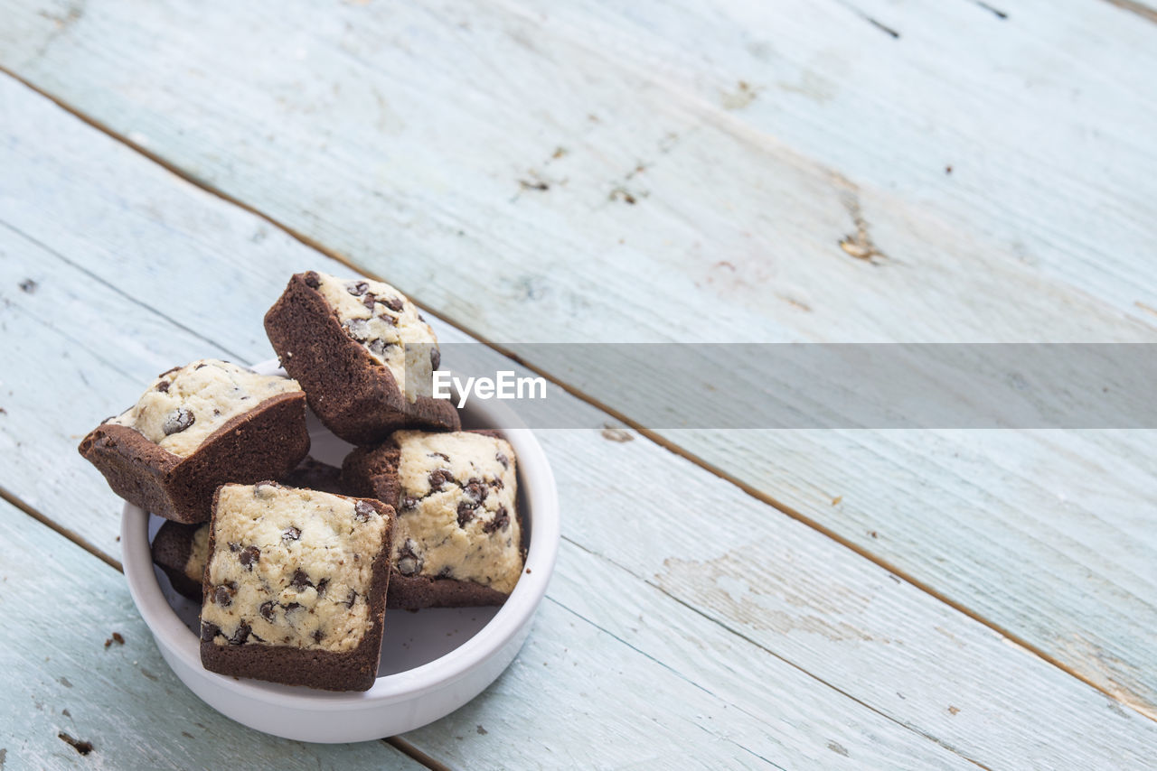 HIGH ANGLE VIEW OF COOKIES