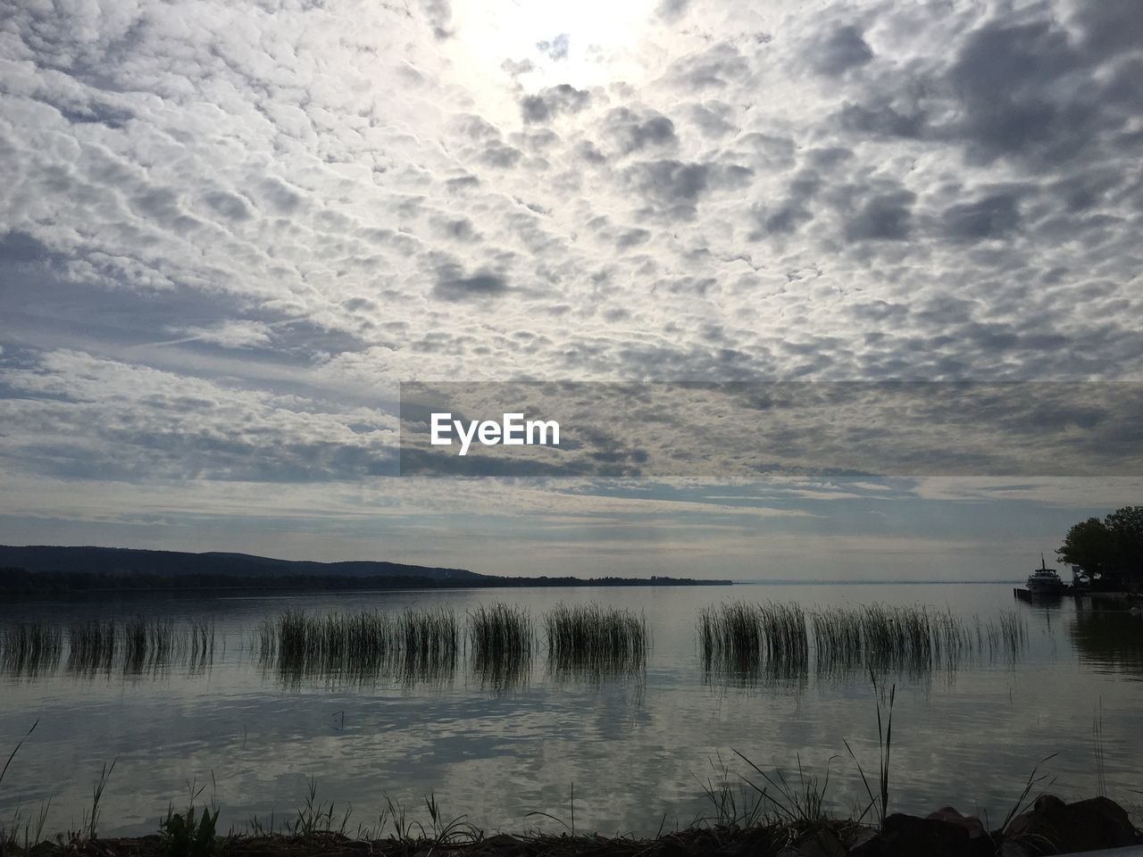 SCENIC VIEW OF SEA AGAINST SUNSET SKY