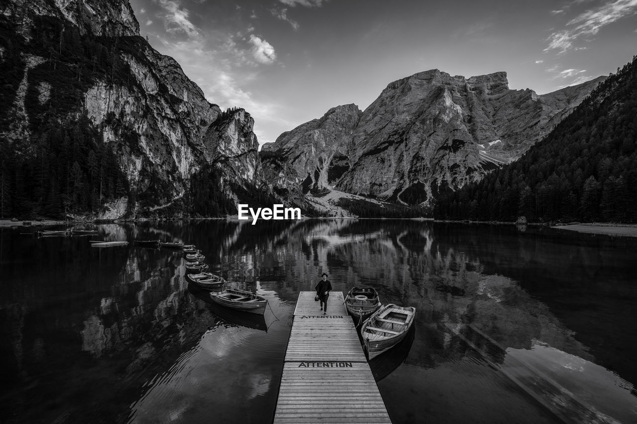 SCENIC VIEW OF LAKE AGAINST MOUNTAINS