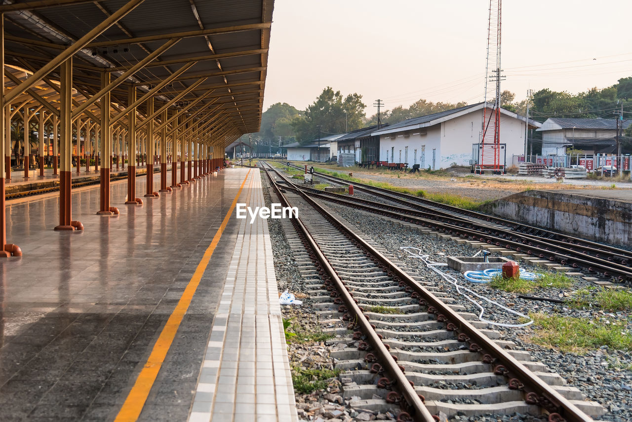 TRAIN AT RAILROAD STATION PLATFORM