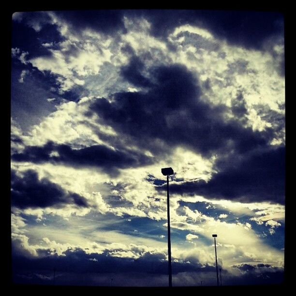 LOW ANGLE VIEW OF STREET LIGHT AGAINST CLOUDY SKY