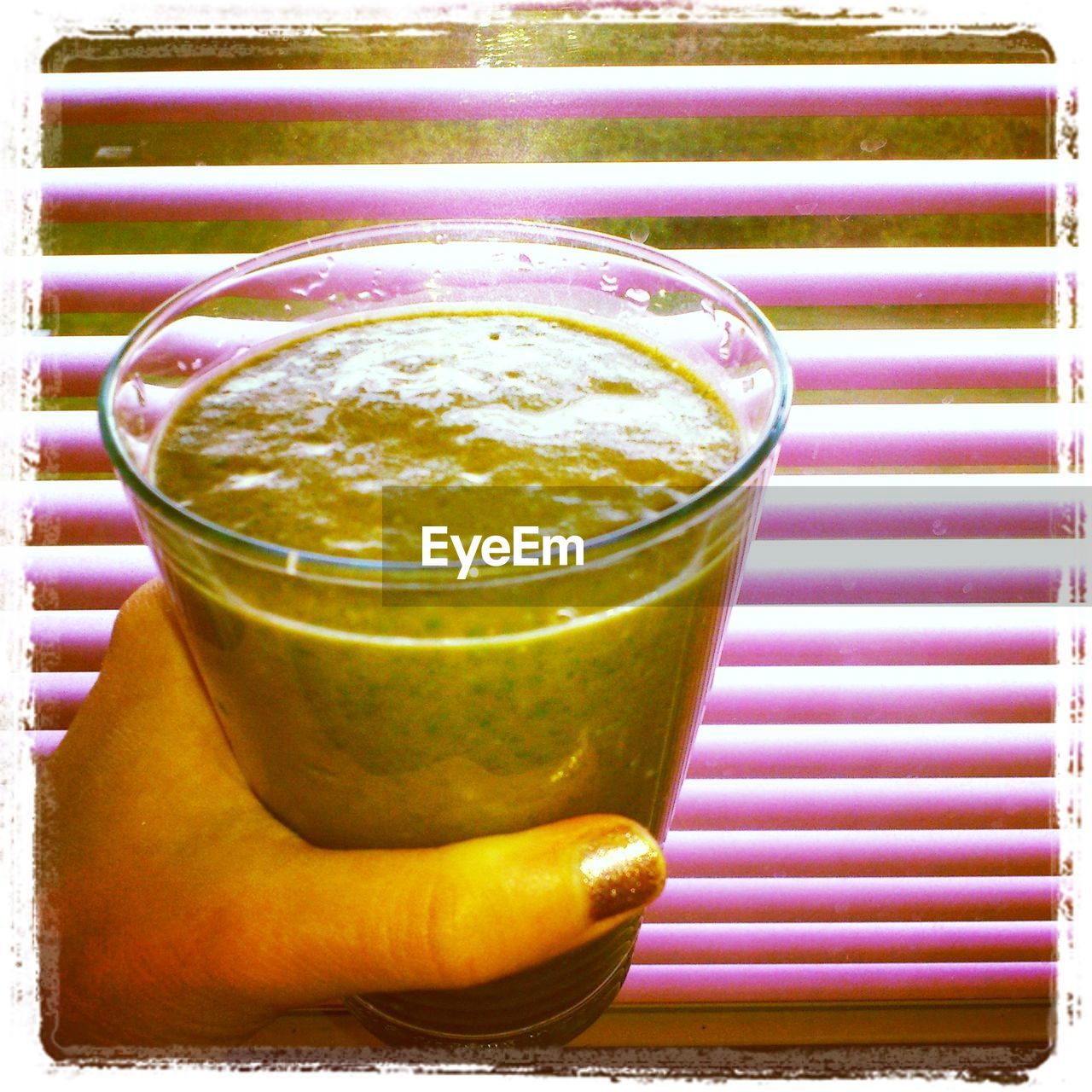 CLOSE-UP OF DRINK ON WOODEN TABLE