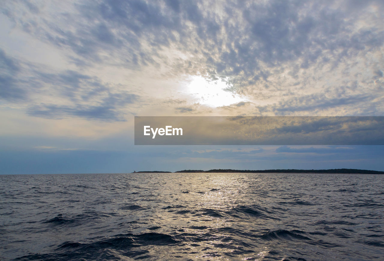 SCENIC VIEW OF SEA AGAINST SUNSET SKY