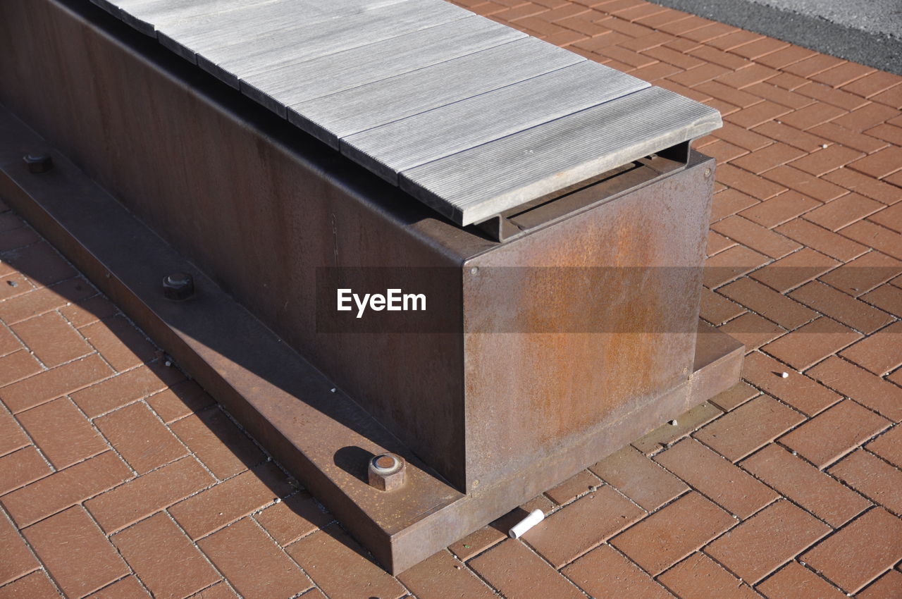 HIGH ANGLE VIEW OF FOOTPATH ON STREET