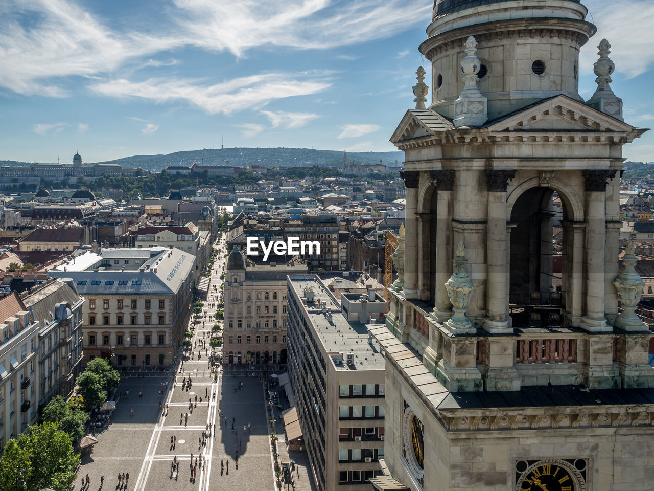 VIEW OF BUILDINGS IN CITY